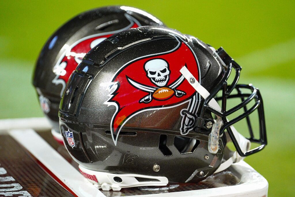 Bucs-helemts-MNF.jpg