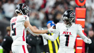 falcons-hold-off-raiders-stay-alive-nfc-south.jpg