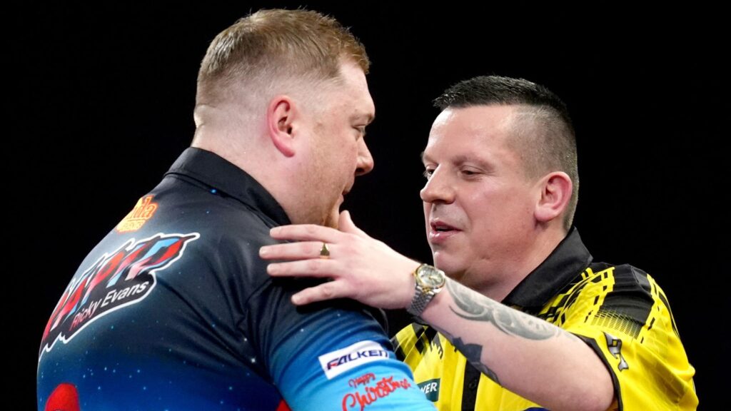 skysports-ricky-evans-dave-chisnall_6784372.jpg