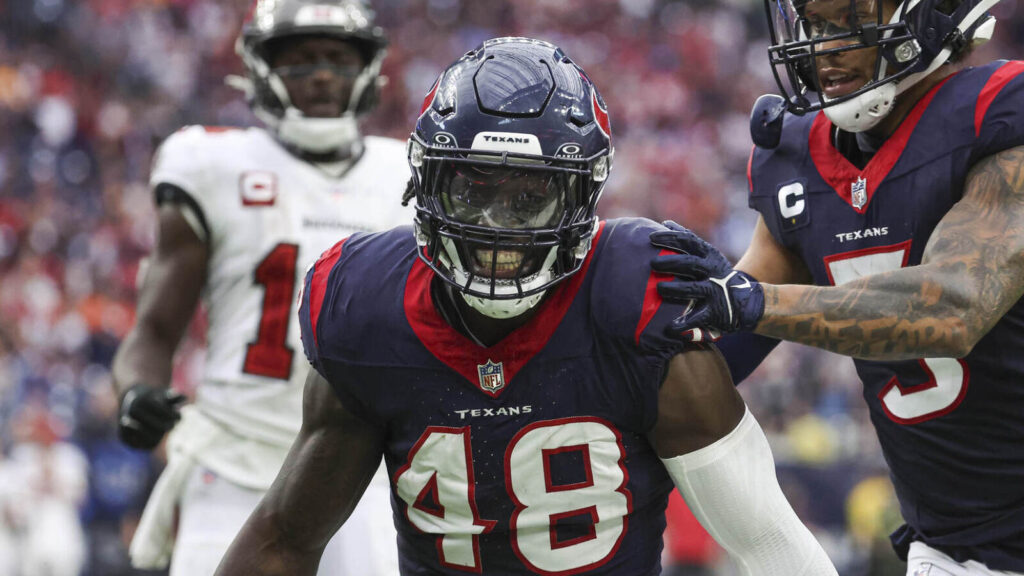 texans-lb-set-season-debut-vs-dolphins.jpg