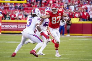 cowboys-cb-stunned-nfl-refs-missing-blatant-travis-kelce-call-1024x683.jpg