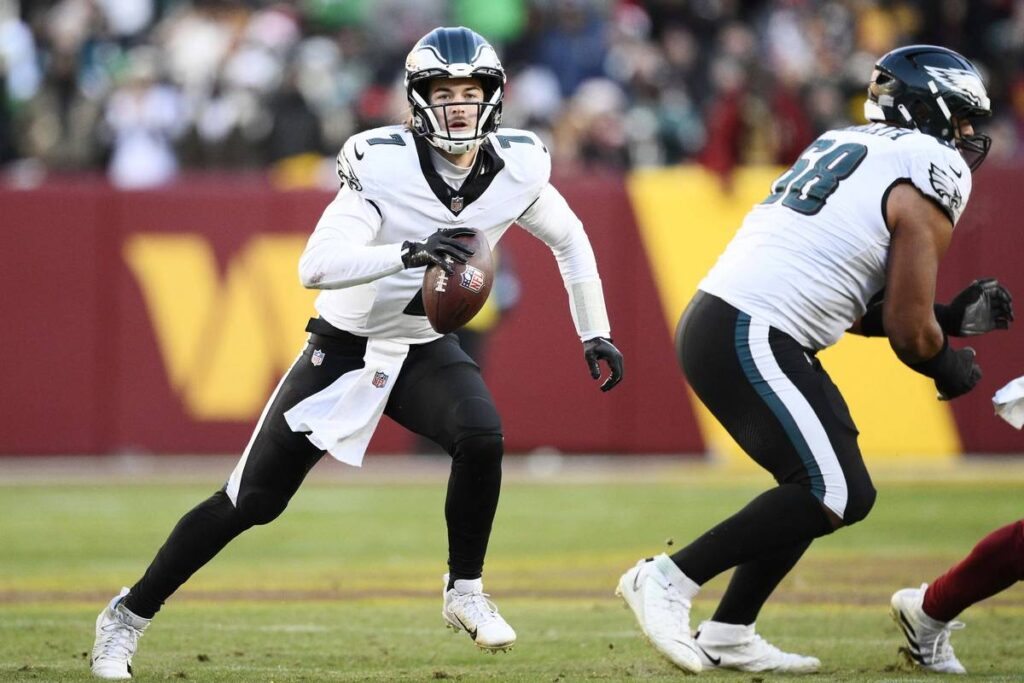 kenny_pickett_eagles.jpg