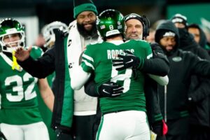 legendary-qb-aaron-rodgers-gives-hilarious-7-word-response-retirement-rumors-1024x683.jpg