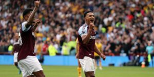 aston-villa-s-ollie-watkins-celebrates-scoring-their-first-goal-with-leon-bailey.JPG
