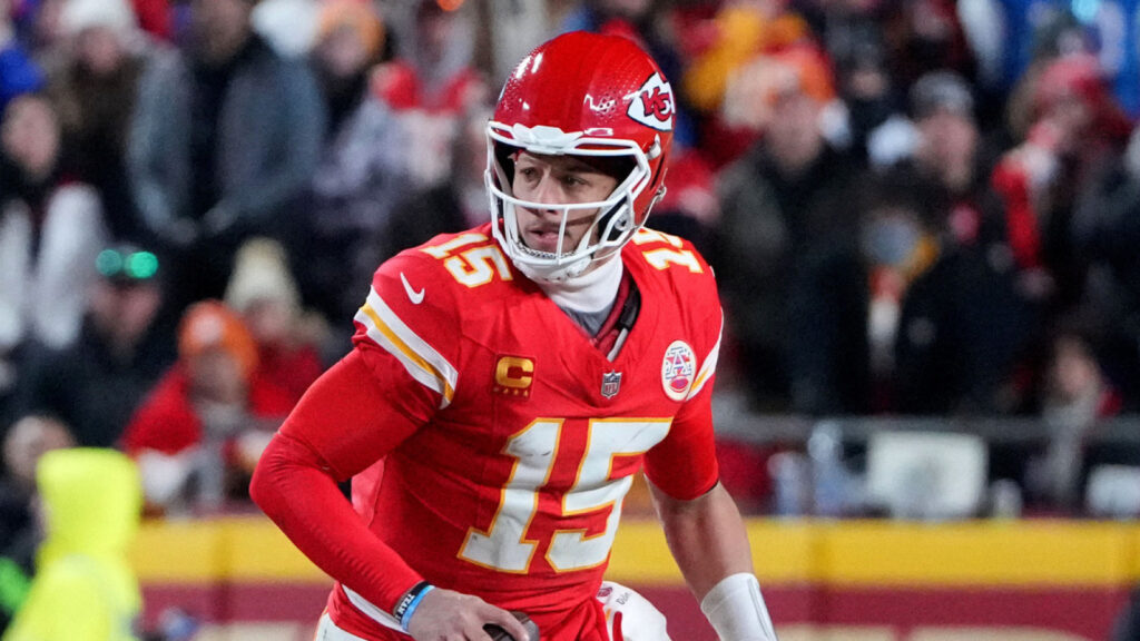 eagles-stop-chiefs-qb-patrick-mahomes-super-bowl.jpg