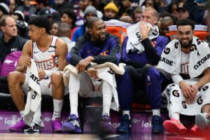 kevin-durant-refutes-lazy-claims-that-suns-locker-room-is-toxic-1024x683.jpg