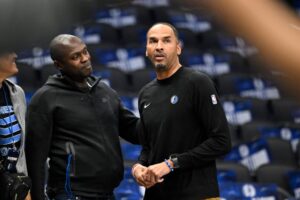 lakers-mavericks-fans-troll-nico-harrison-1024x683.jpg