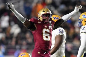 Ezeiruaku-Donovan-Boston-College-Pitt-wingspan.jpg