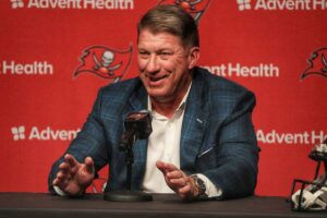 Licht-Jason-Bucs-presser-discuss.jpg