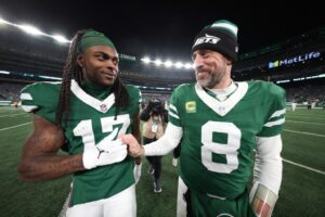 aaron-rodgers-8-davante-adams-96290123.jpg