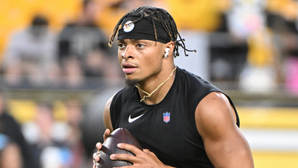 jets-insider-shares-alarming-justin-fields-stats.jpg