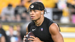 jets-insider-shares-alarming-justin-fields-stats.jpg