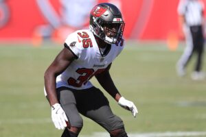 Dean-Jamel-Bucs-Eagles-stance.jpg