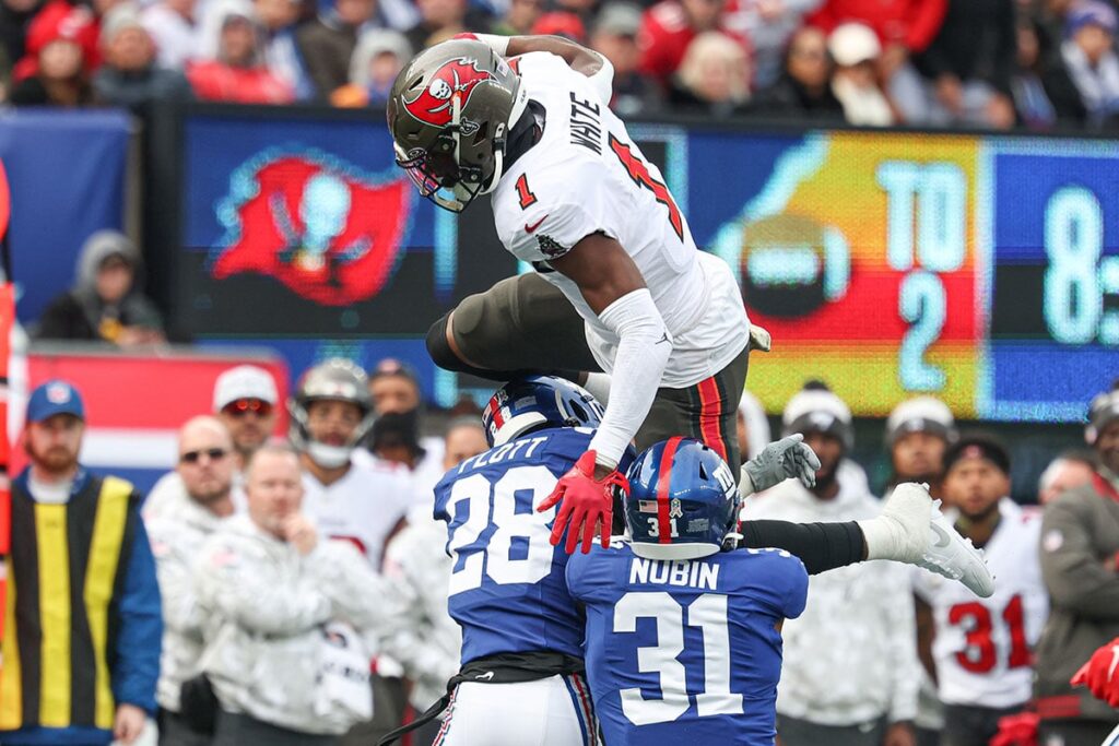 White-Rachaad-Bucs-Giants-leap.jpg