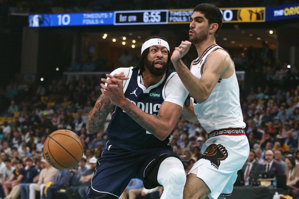 watch-anthony-davis-ja-morant-light-up-play-in-game-trash-talk-1024x683.jpg