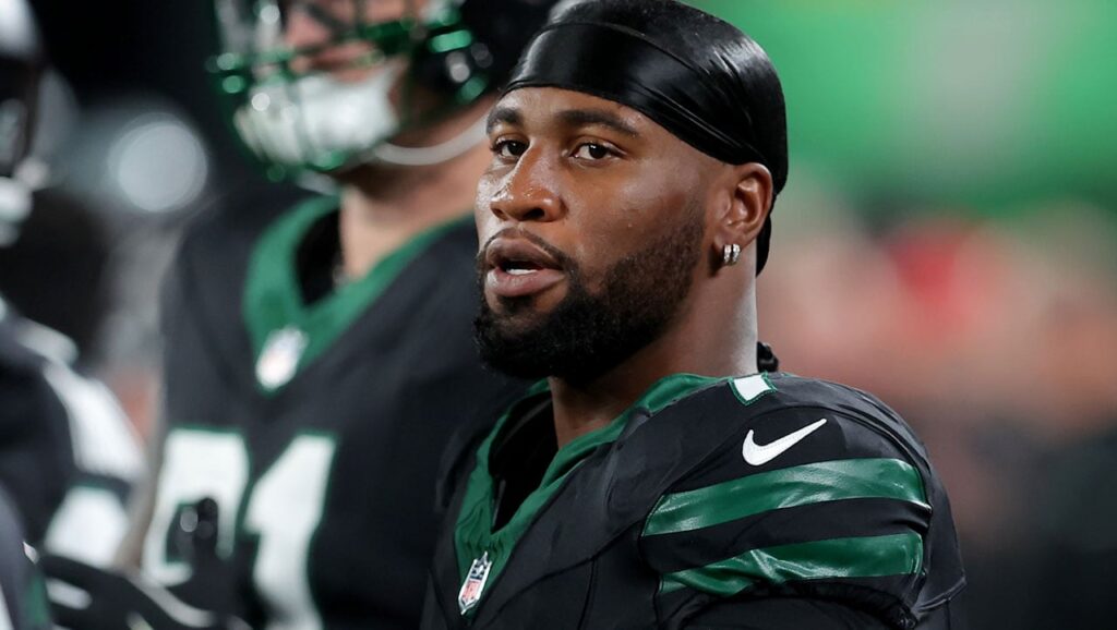 Reddick-Haason-Jets-no-helmet-look.jpg