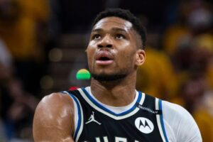 giannis-antetokounmpo-reaction-ex-nba-player-comparisons-thanasis-josh-hart-1024x684.jpg