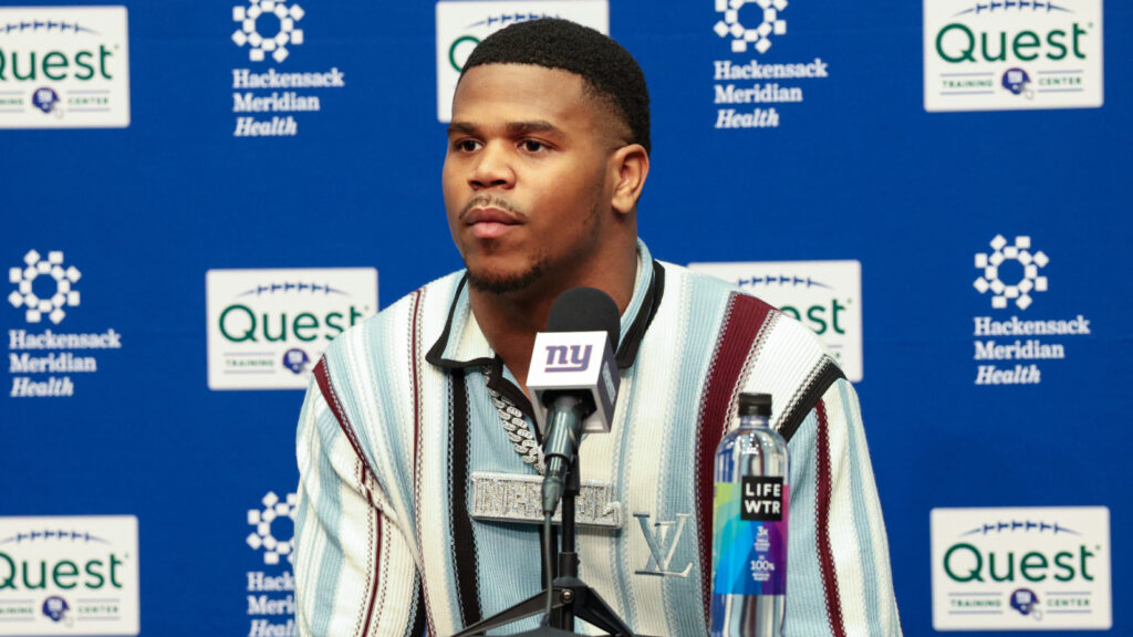 patriots-legends-rip-giants-carter-over-lawrence.jpg