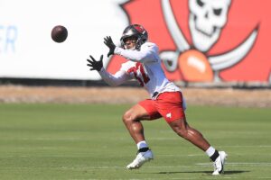 Williams-Josh-Bucs-MC-catch.jpg