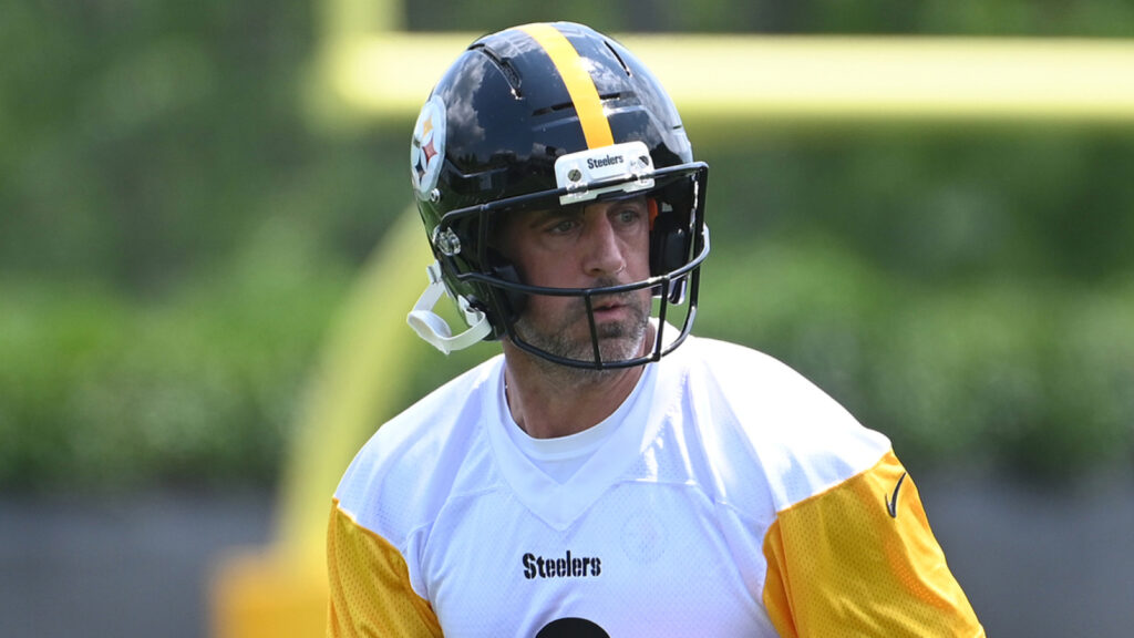 insider-shares-aaron-rodgers-fitting-steelers.jpg
