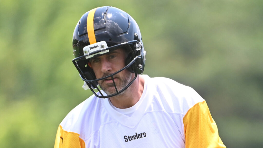 steelers-qb-coach-reportedly-buying-aaron-rodgers.jpg