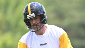 steelers-qb-coach-reportedly-buying-aaron-rodgers.jpg