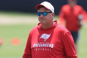 Licht-Jason-Bucs-rookie-camp-torso-walk.jpg