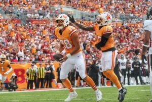 Otton-Cade-Sterling-Shepard-Bucs-Falcons-TD-celebrate.jpg