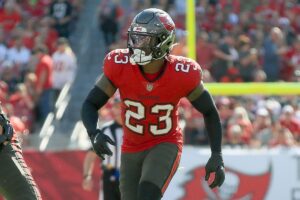 Smith-Tykee-Bucs-Raiders-charge.jpg