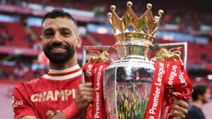 mohamed-salah-premier-league-trophy-liverpool.jpg