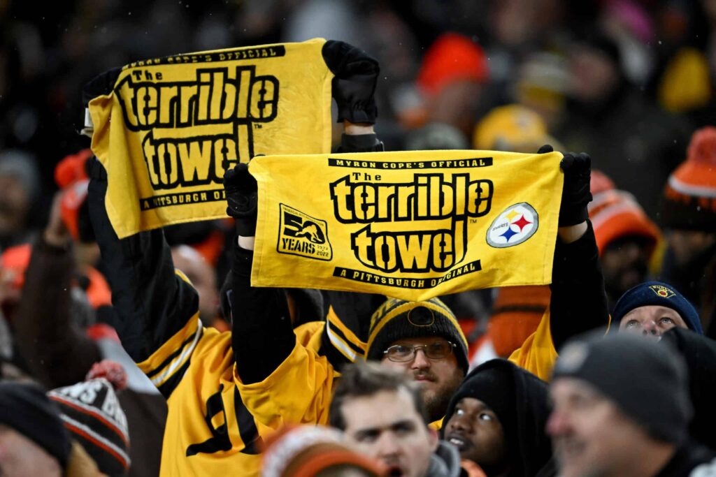 pittsburgh-steelers-fans-scaled.jpg